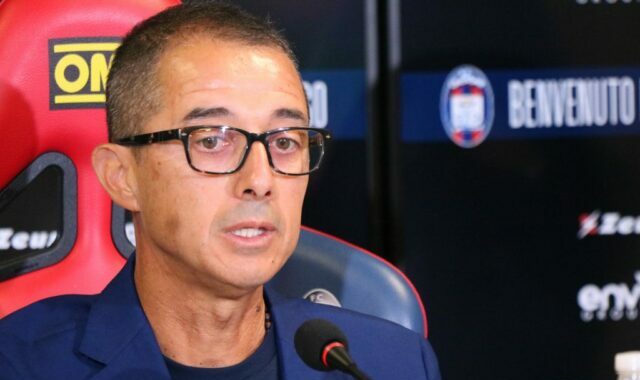 Crotone, Longo avvisa i suoi: “Coraggio e sacrificio. Servirà la partità perfetta contra la squadra più forte del campionato”
