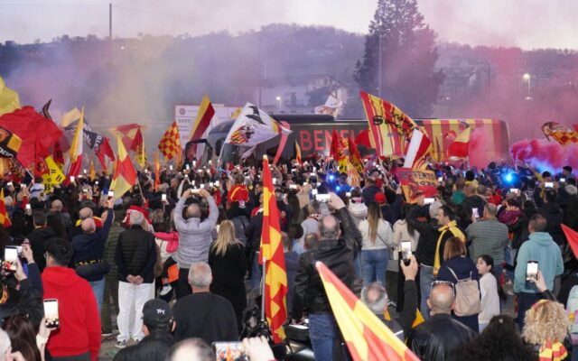 “Vigorito”, sold-out a un passo: esauriti Tribuna inferiore e Distinti. Restano meno di 300 tagliandi, 270 di Tribuna Scoperta e una decina di Giallorossa