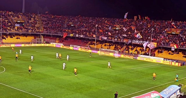 Il Benevento perde l’imbattibilità interna con la Cavese. Ma al Vigorito è comunque festa giallorossa